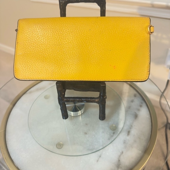 Tory Burch Robinson Snap Continental Wallet – Yellow & Blush Pebbled Leather - Picture 5 of 8